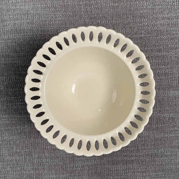 I. Godinger Co. Compote Pedestal Bowl White Porcelain Lace Cut Out Rim - Picture 6 of 15